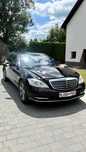 Auto do ślubu Mercedes S klasa w221 piękna czarna limuzyna na wesele