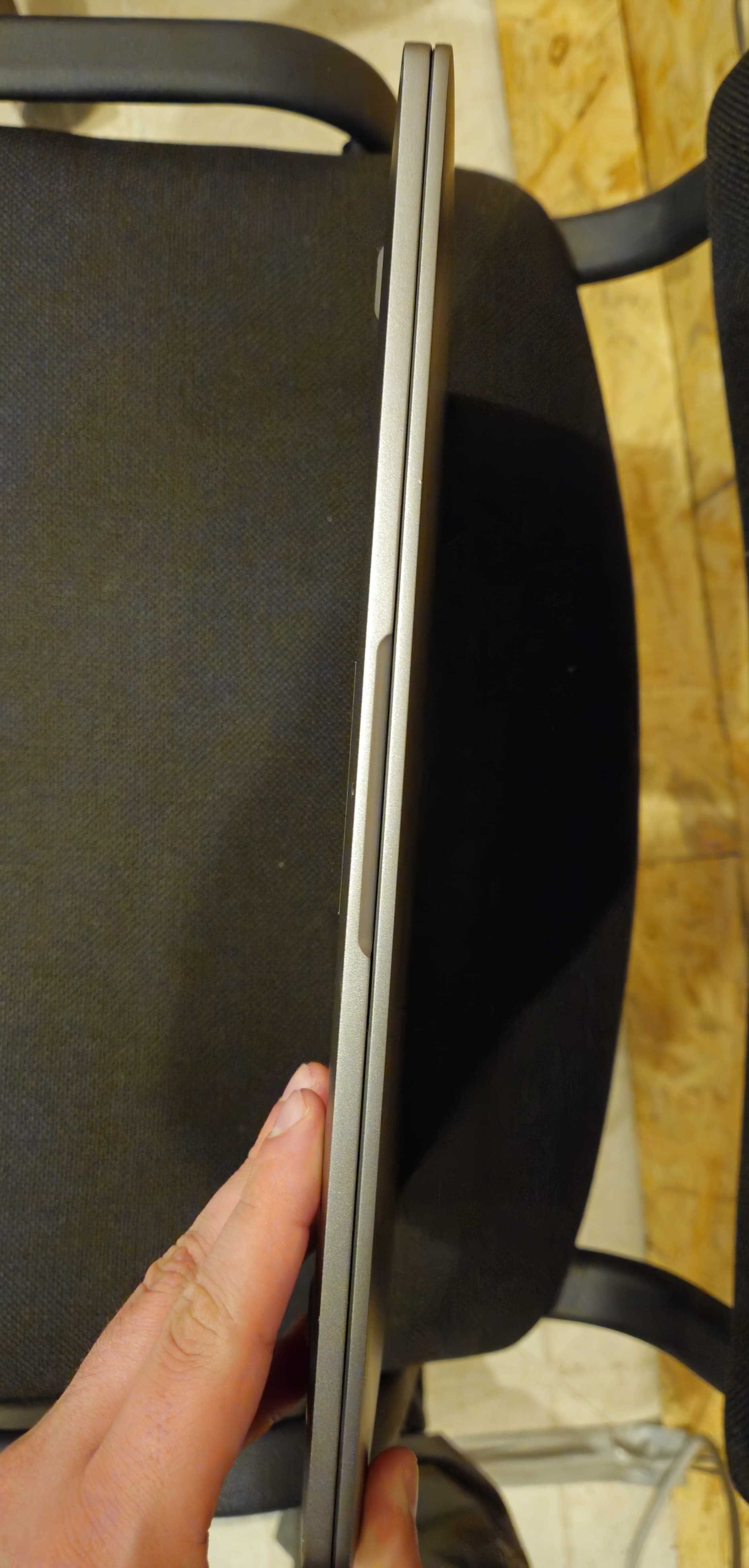 Ноутбук Xiaomi Mi Notebook Air 13.3” / i5 / SSD 256 / в гарному стані.