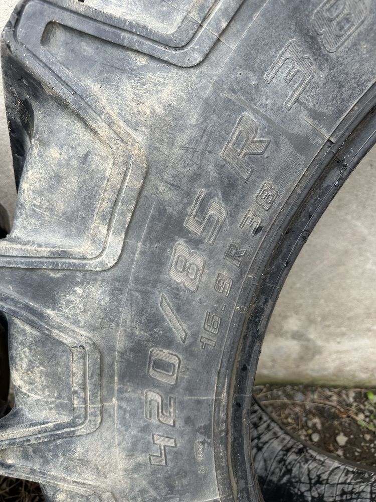 Opona 13.6 r380 420/85 r38