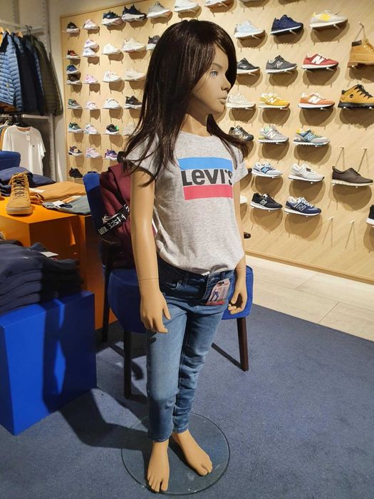 Manequim realista /menina / Idade 6 anos