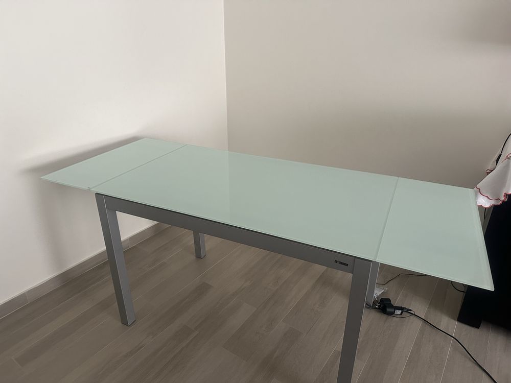 Mesa de cozinha em vidro extensilvel