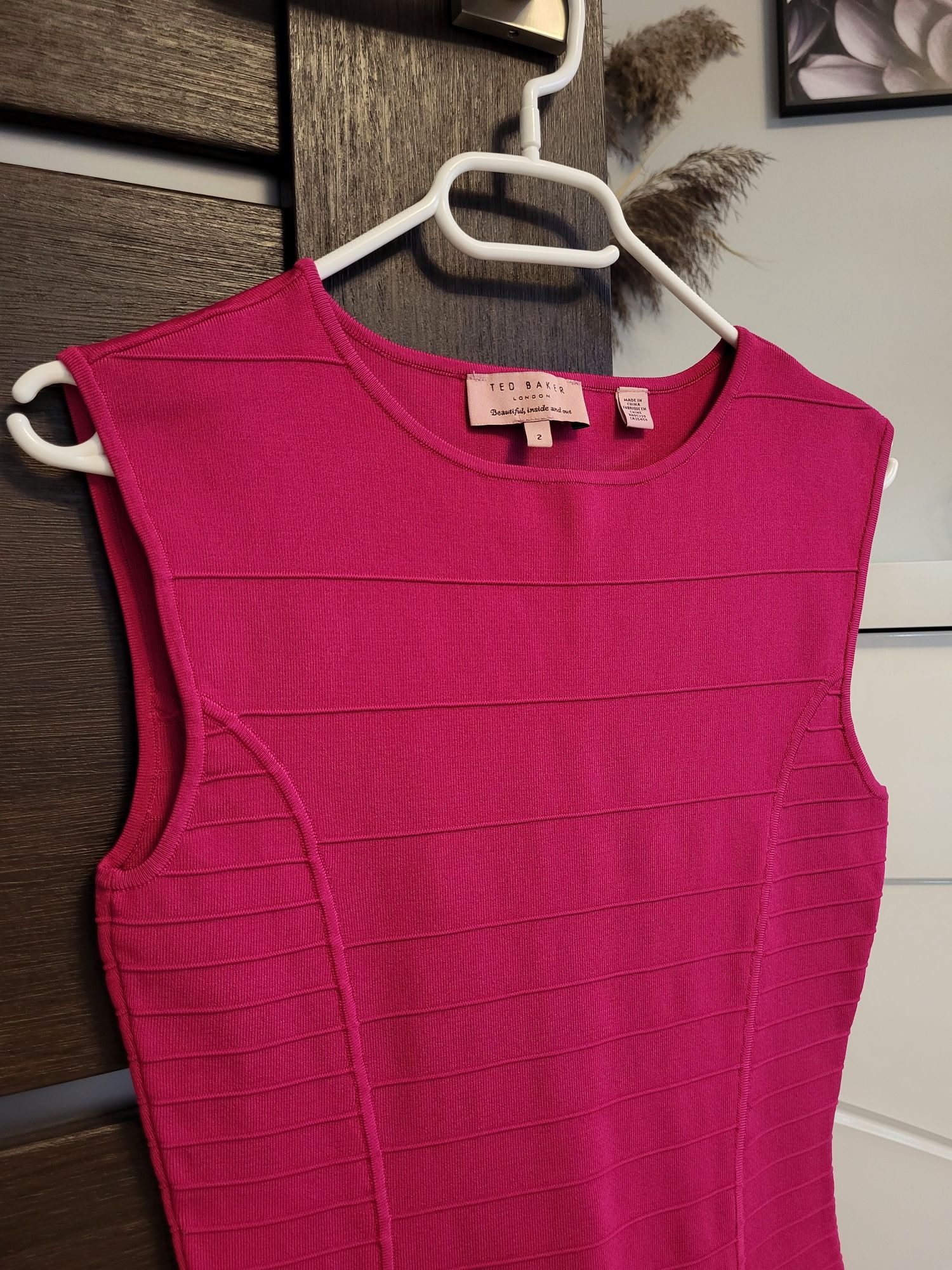 Piękna różowa sukienka bodycon dopasowana wiskoza Ted Baker rozmiar S