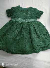 Elegancka sukienka z koronki w kolorze butelkowej zieleni