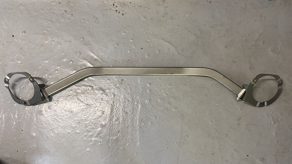 Rozpórka STI przednia górna Subaru Impreza Legacy Forester Outback JDM