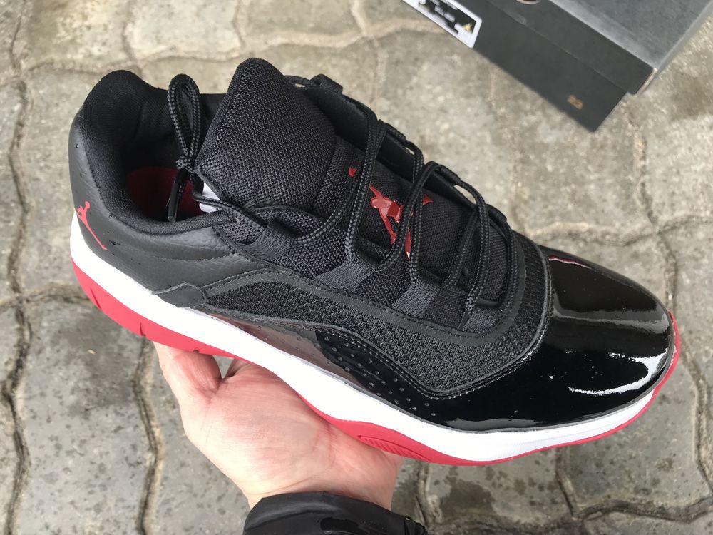 Jordan 11 CMFT low black/red