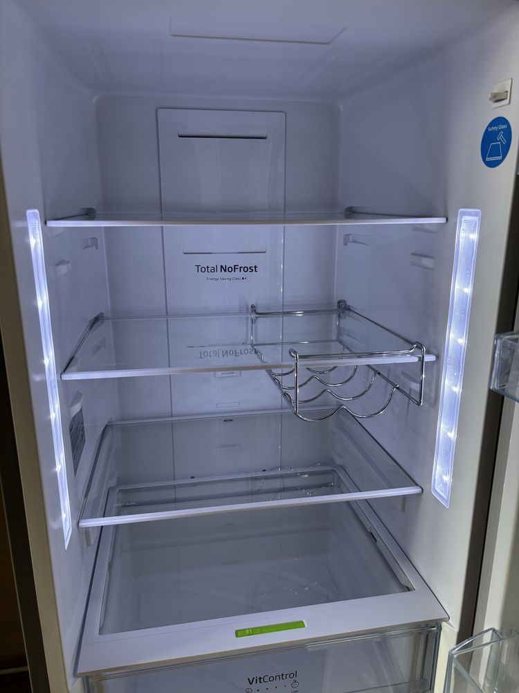 Lodówka chłodziarko-zamrażarka Amica FK3356N.2DFX Inox No Frost 185cm