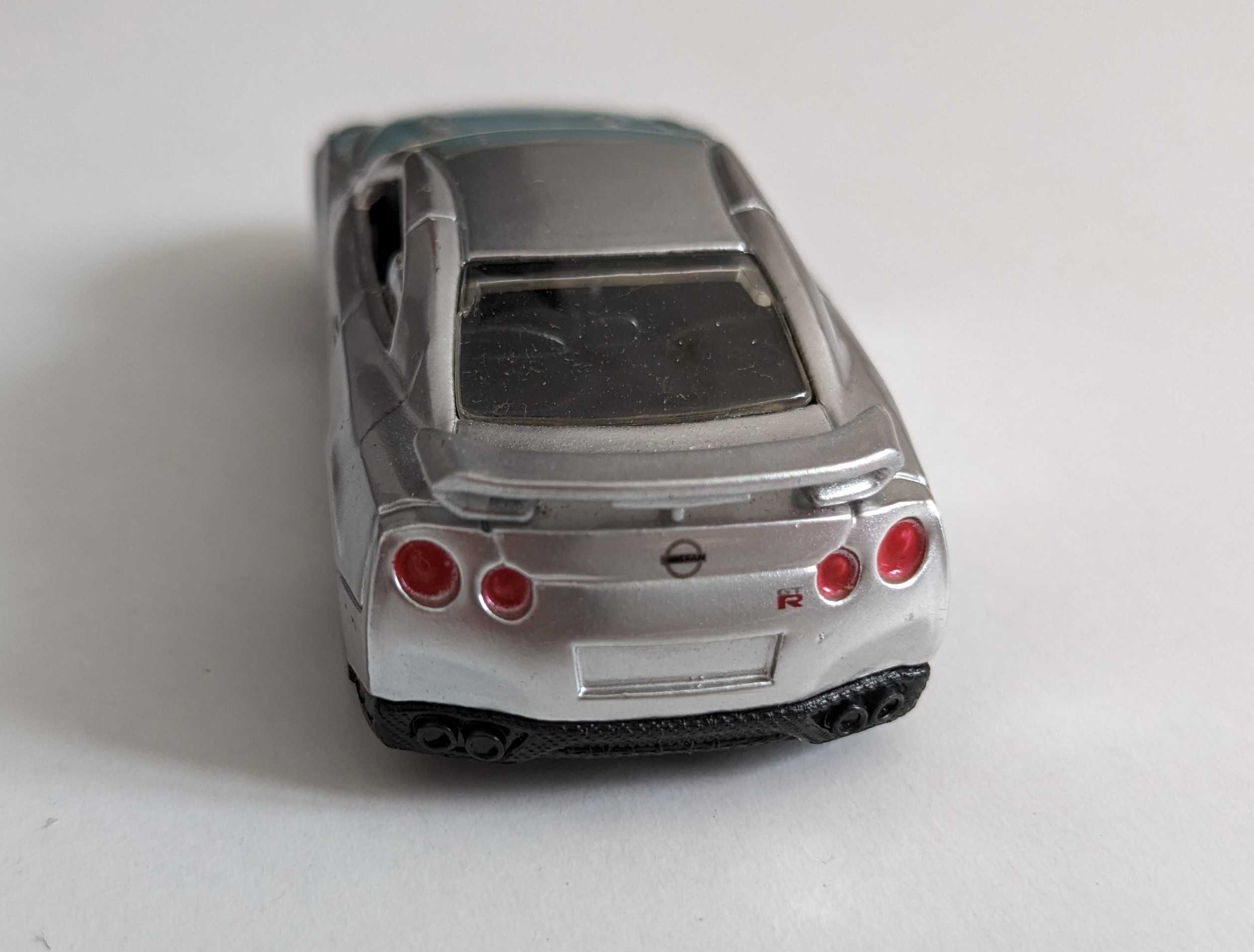 Nissan GT-R burago 1:64