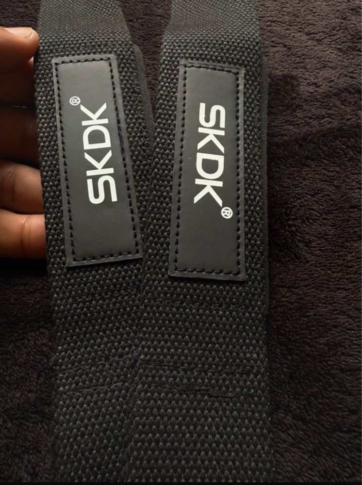 Straps /Alça de levantamento.