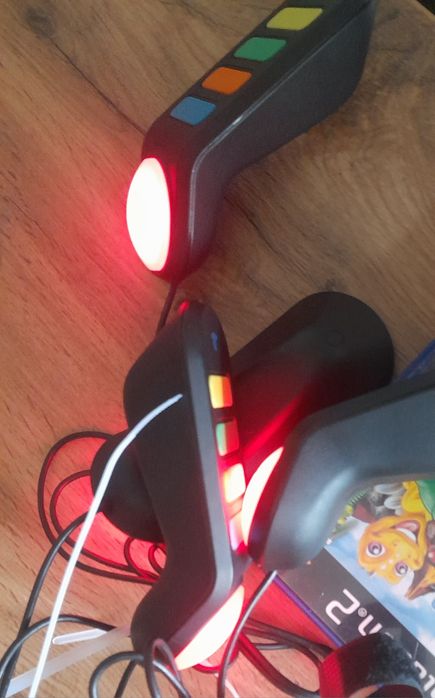 Konsola ps2 fat + 2 pady + buzzery + kamerka + karta pamięci