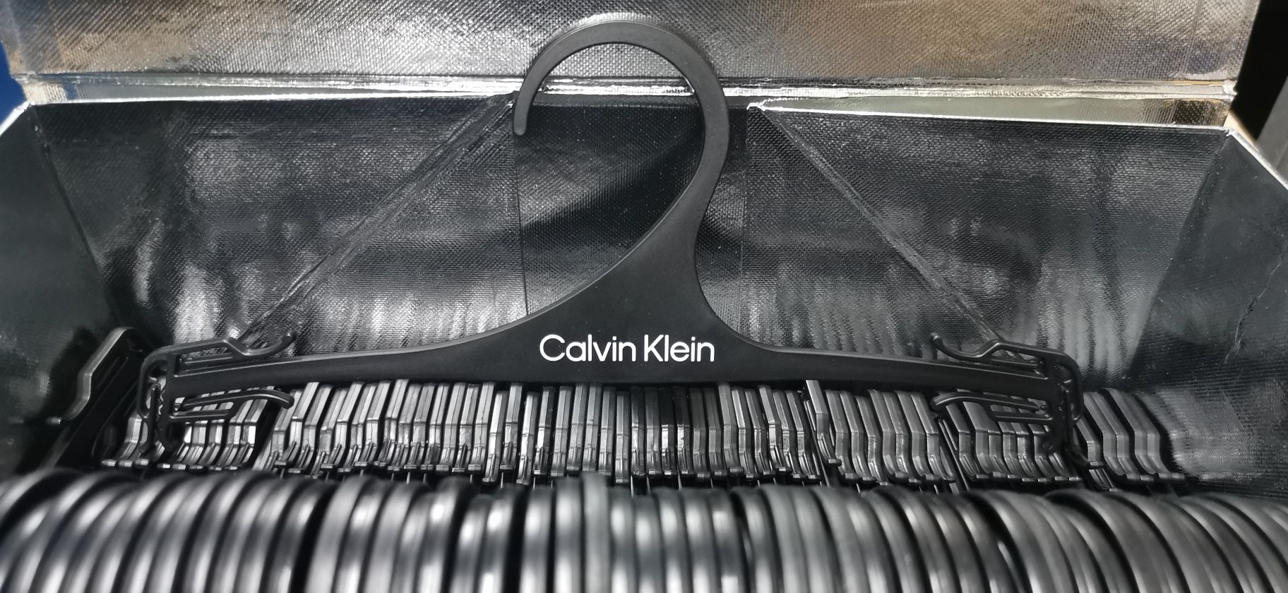 Calvin Klein вішалки