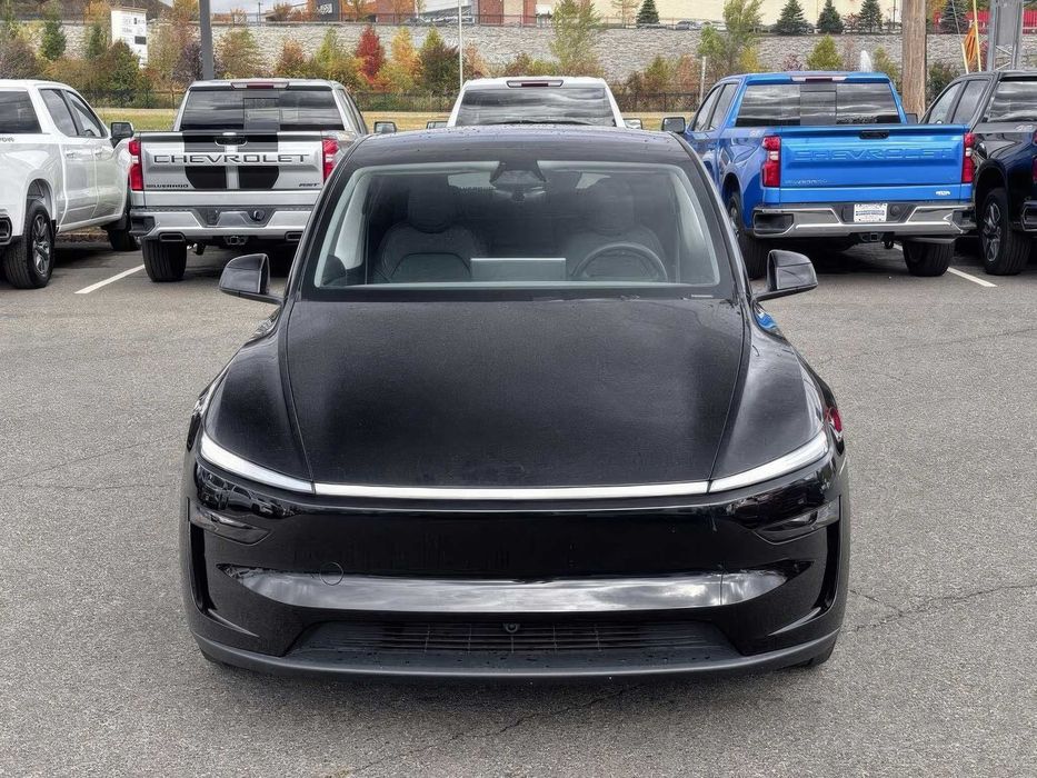 Tesla Model Y Long Range      2026