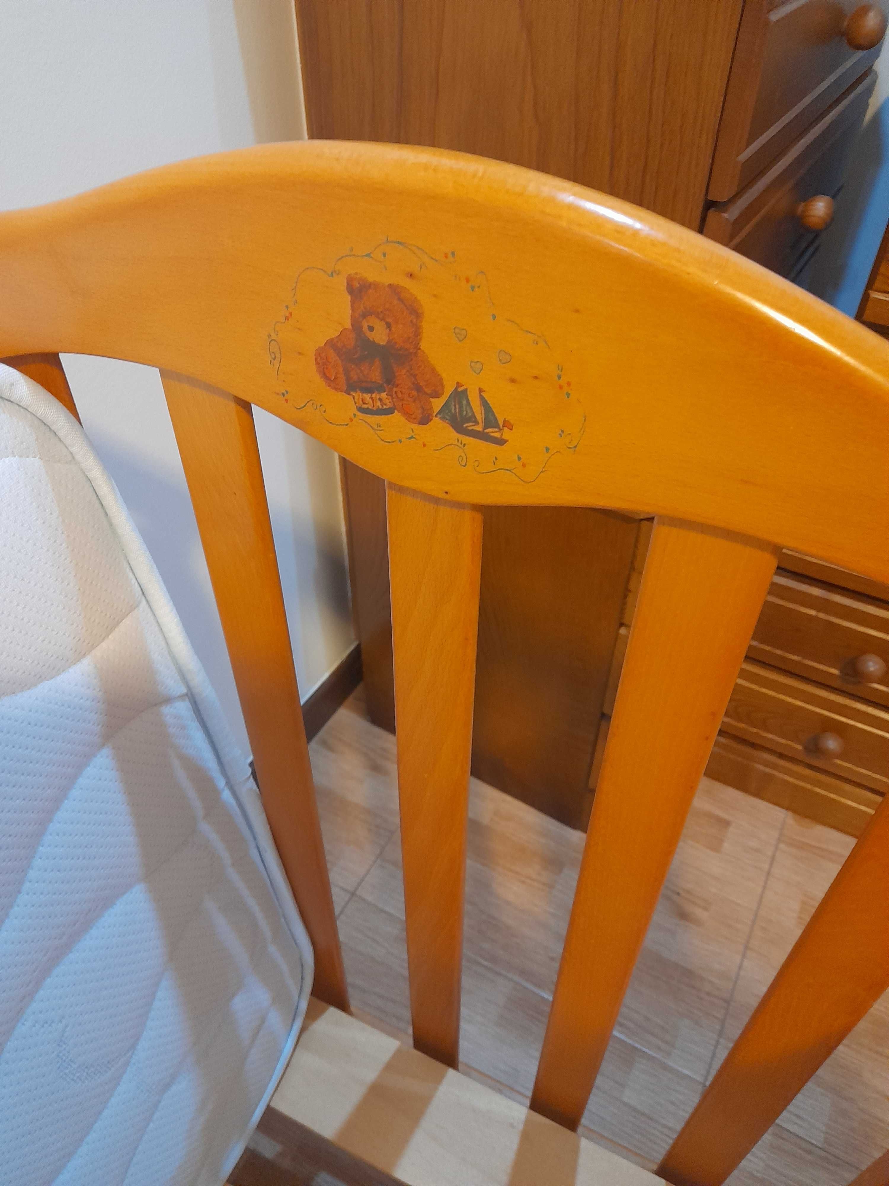 Vendo cama criança madeira e colchão Zippy em ótimo estado