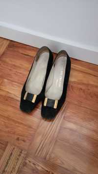 Sapatos pretos de camurça Beltrarini