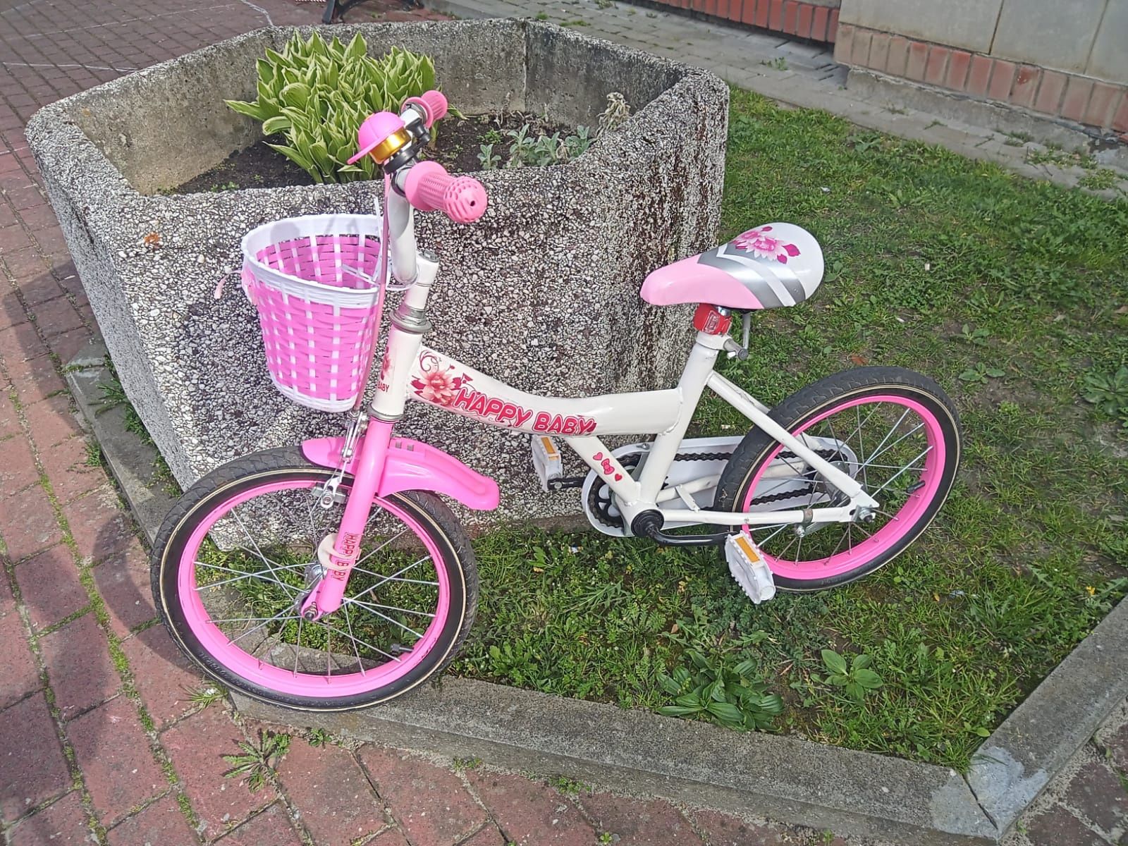 Rowerek dla dziewczynki . Koła 16 cali.