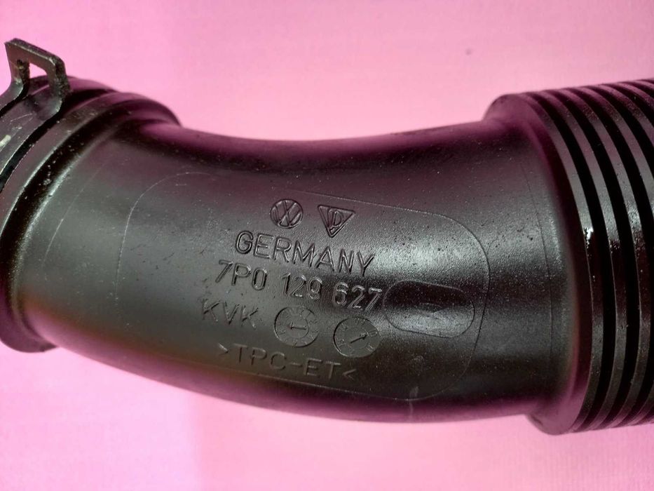 Патрубок Труба возд фильтра 7P6129609A Volkswagen Touareg NF Таурек НФ