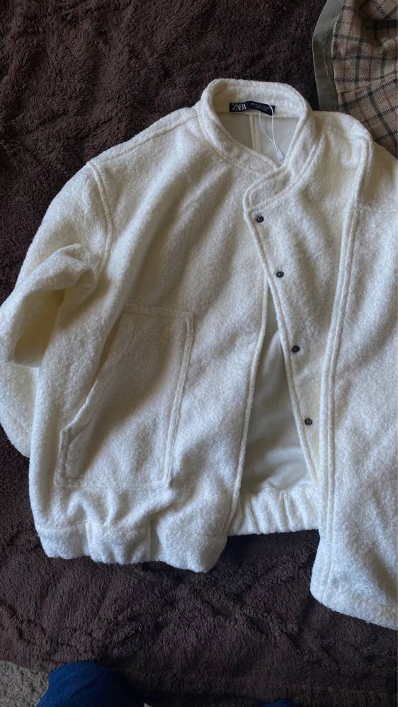 Молочный женский бомбер ZARA- Xs/S. Шерстяна куртка, рубашка, бомпер