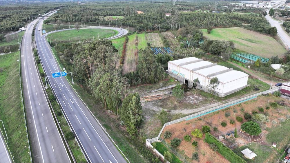 Armazen  2500m2 c/ terreno 6500m2 junto A1