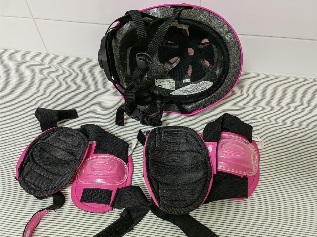 A preço de saldo Capacete, joelheiras e cotoveleiras rosa