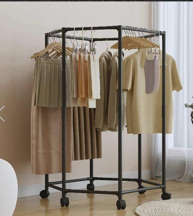 Підлогова вішалка для одягу з поворотним механізмом на 360° і колесами