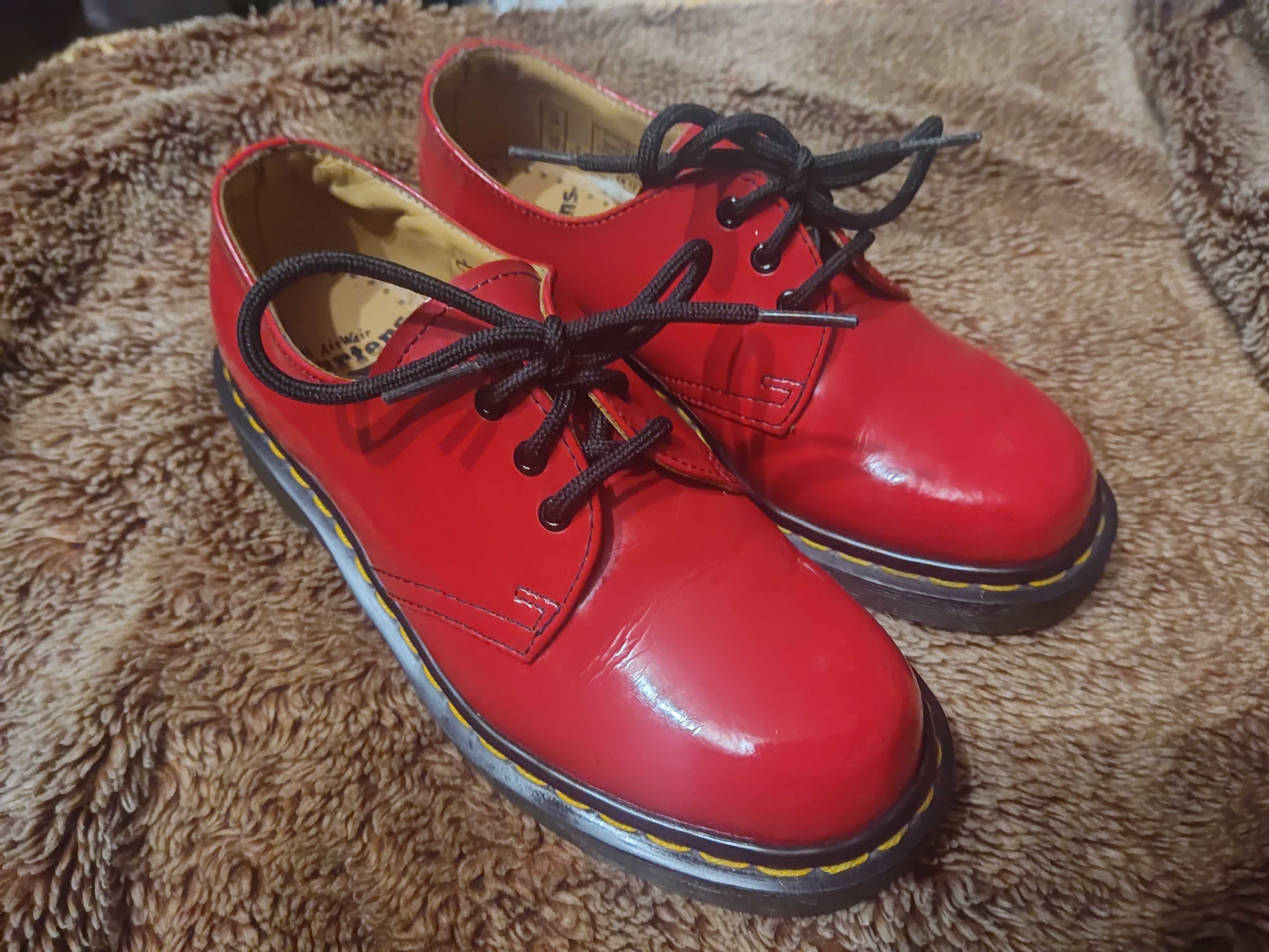 Dr. Martens кожаные туфли красные