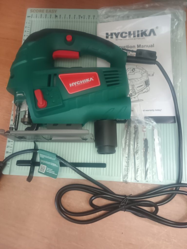 Wyrzynarka HYCHIKA 800W z laserem