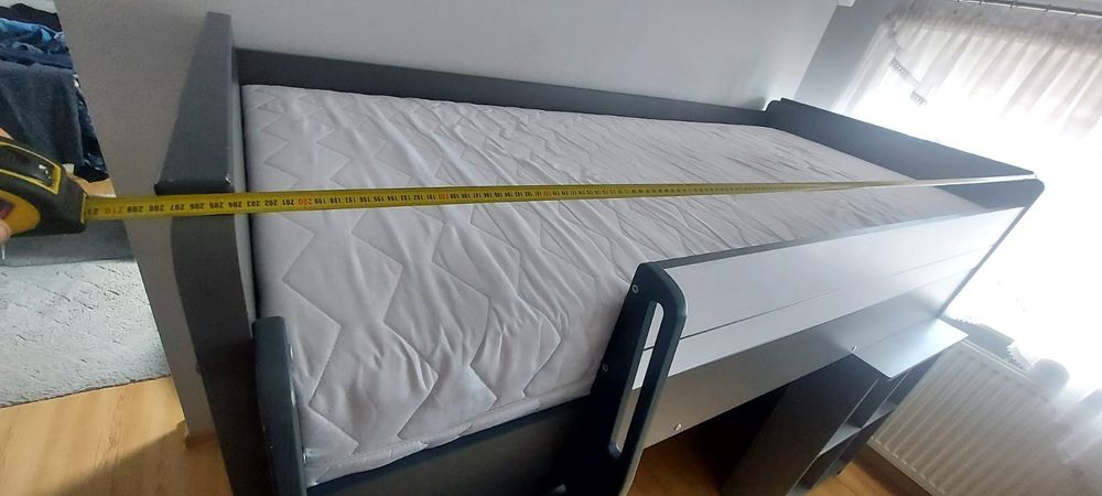 Sprzedam łóżko piętrowe z biurkiem z kolekcji  GUMI.