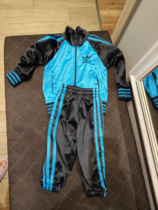 dres adidas rozmiar 62-68 (3-6 miesięcy) stan idealny