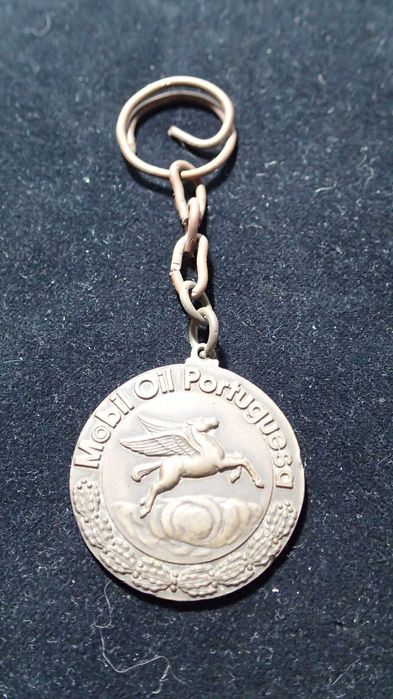 Porta Chaves antigo em metal  da Mobil Oil Portuguesa e da Shell