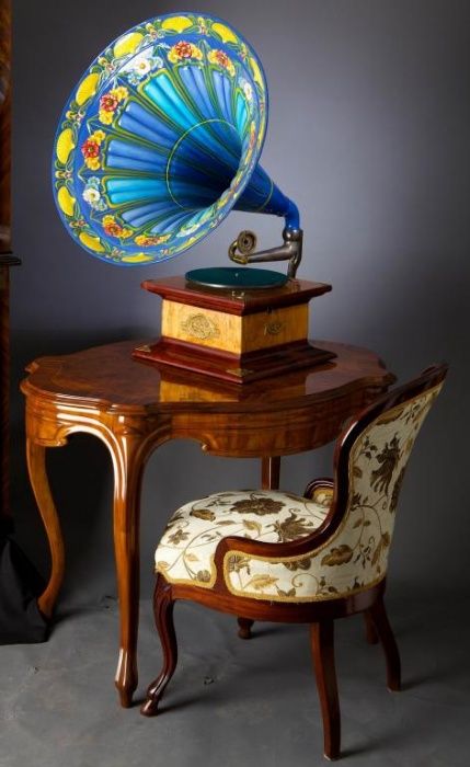 Стіл 1860-80р. в стилі Louis-Philippe разом із кріслом