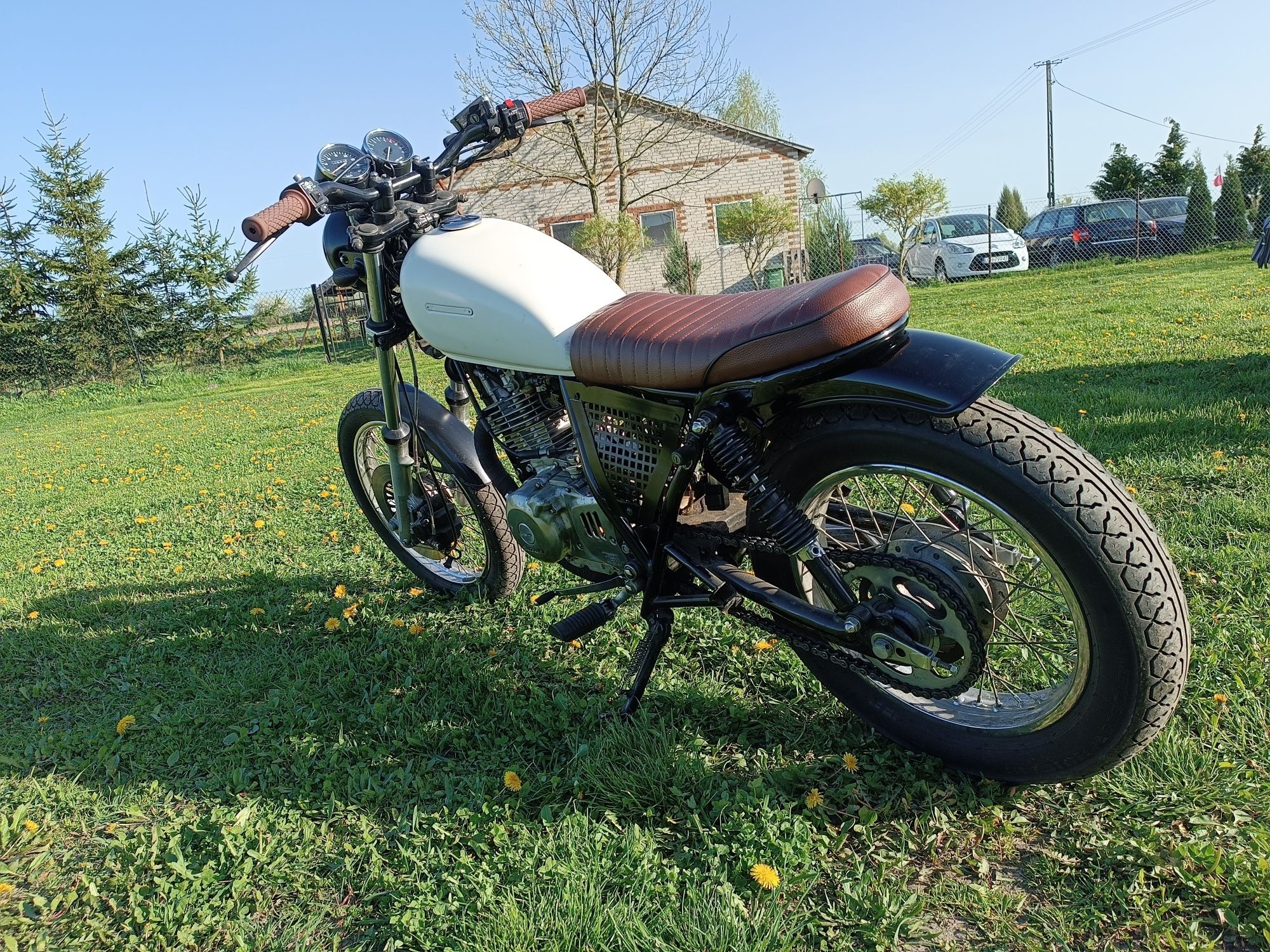 Suzuki GN250 Cafe Racer Scrambler Custom