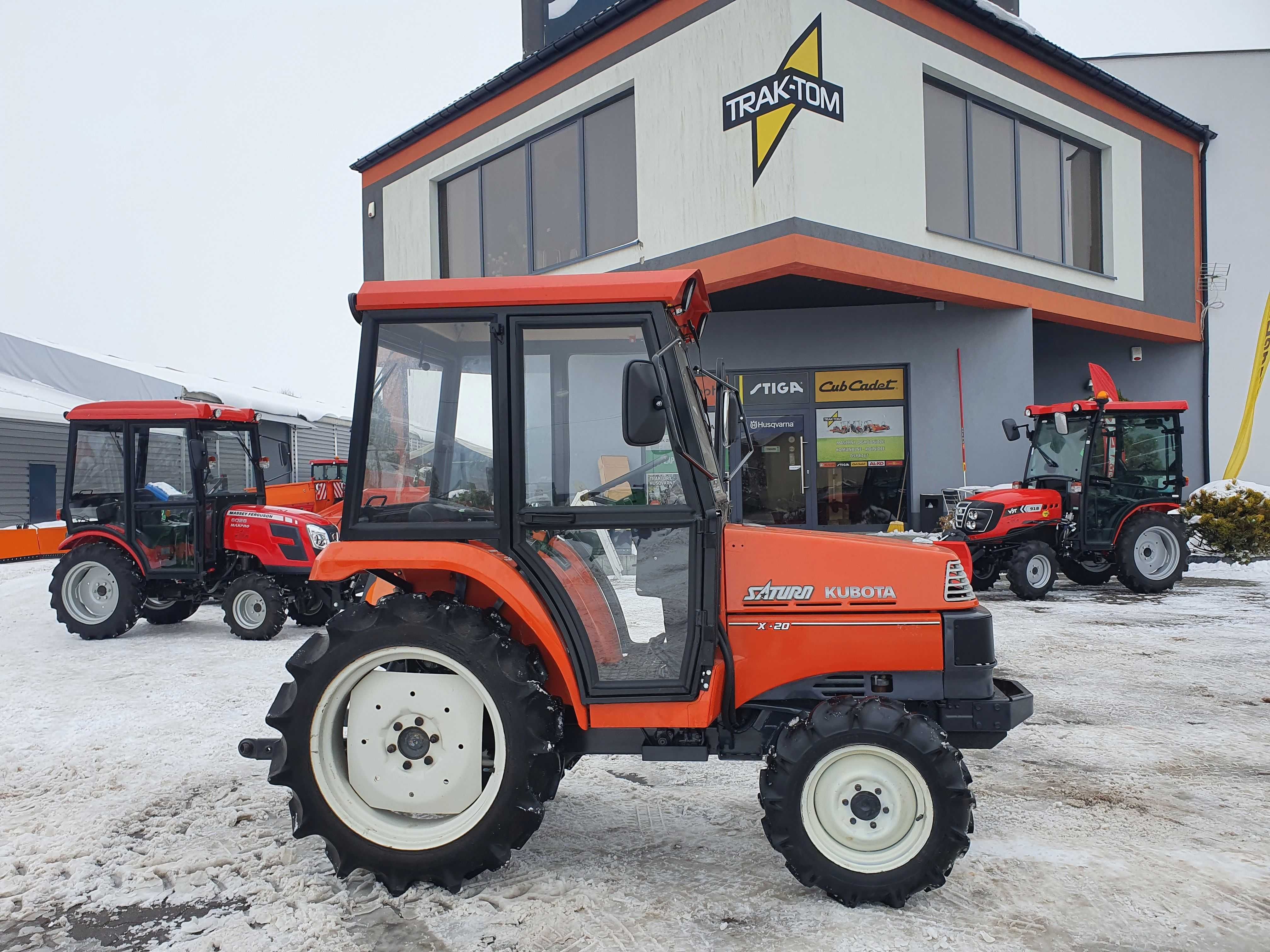 Kubota Saturn traktor 4x4 diesel kabina 4-cylindry, pług