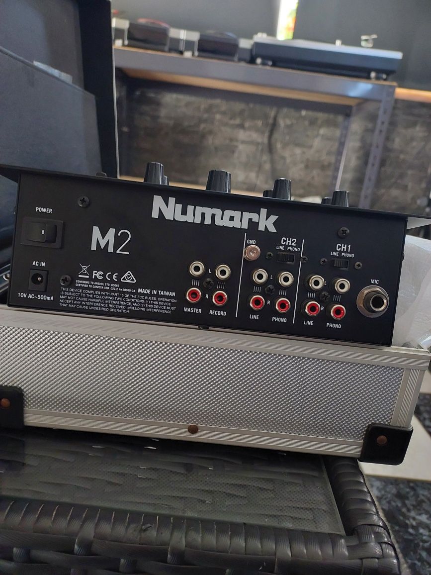 Numark M2 - Mesa de Mistura DJ