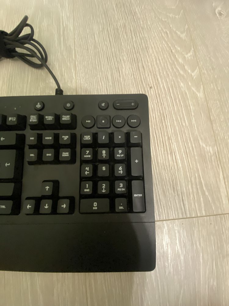 Klawiatura RGB Logitech G213 (z gratisem)