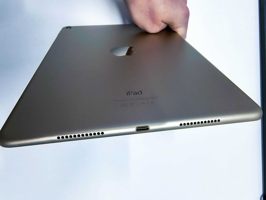 Apple iPad PRO 2016 A1673 32GB, Wi-Fi, 9.7" + чехол айпад про