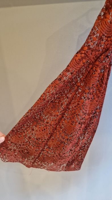 Piękna krótka sukienka z szerokimi rękawami S Gina Tricot