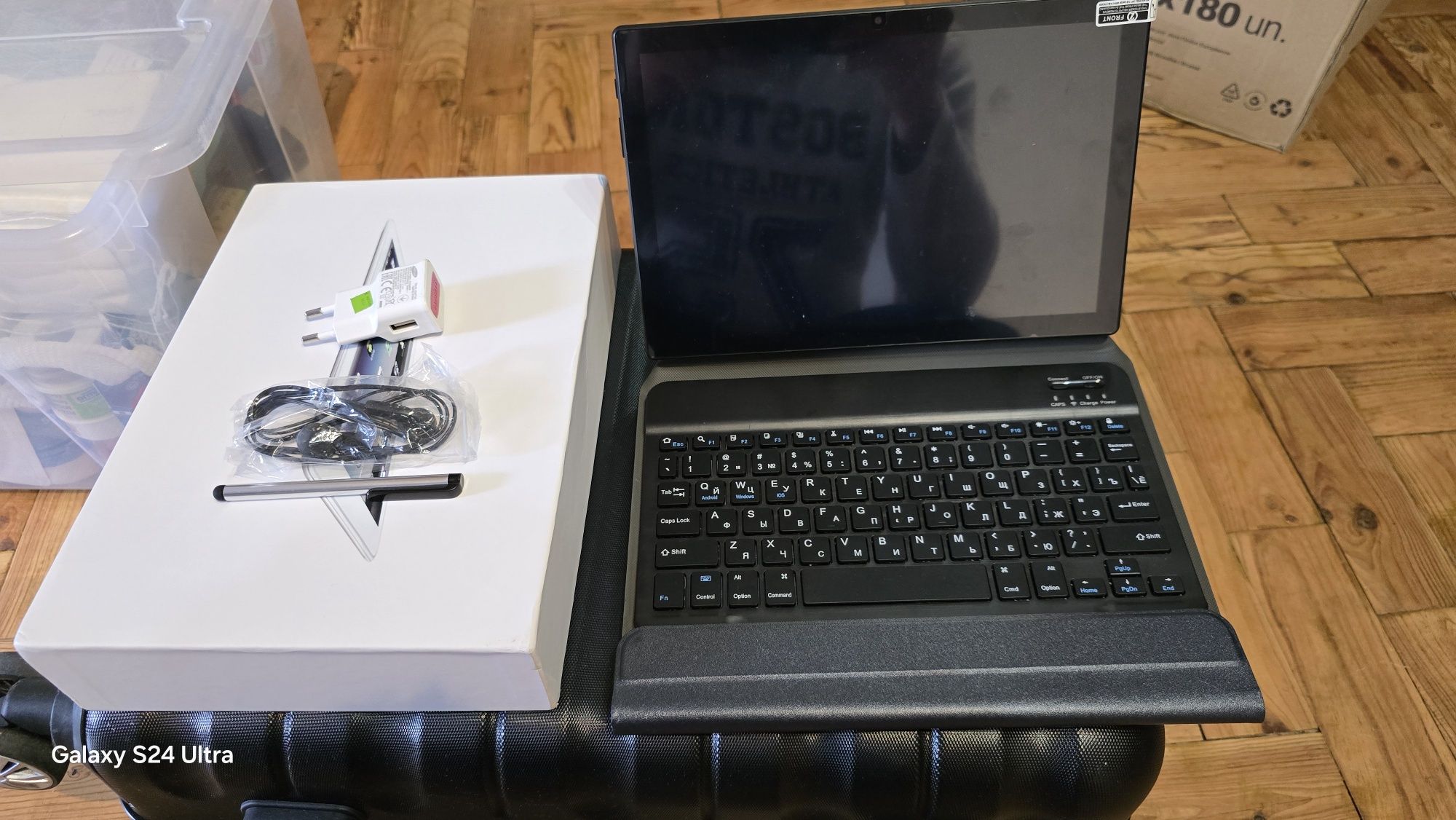 tablet com acessórios