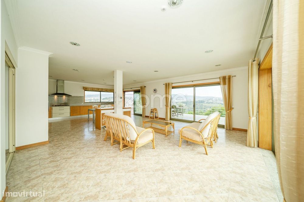 Moradia Imponente com 6 Suítes e Vistas Panorâmicas – Gondizalves, ...