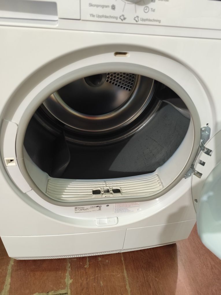 Suszarka kondensacyjna Elektrolux.