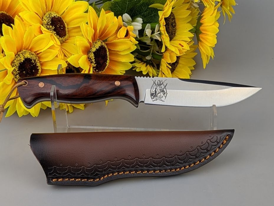 Ніж мисливця. Нож ручной работы с гравировкой.