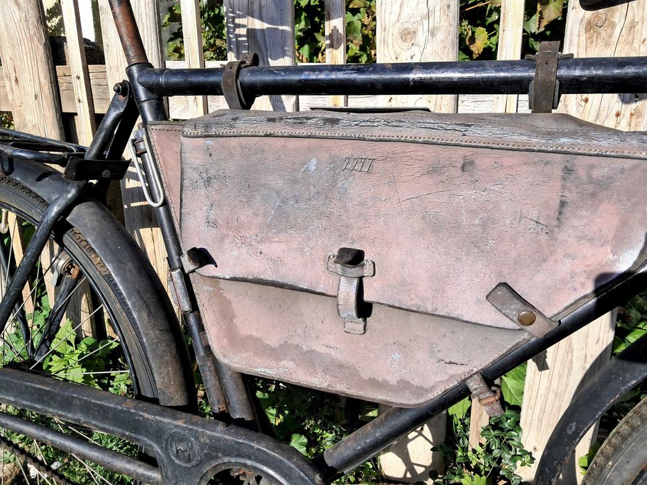 Stary szwajcarski rower wojskowy