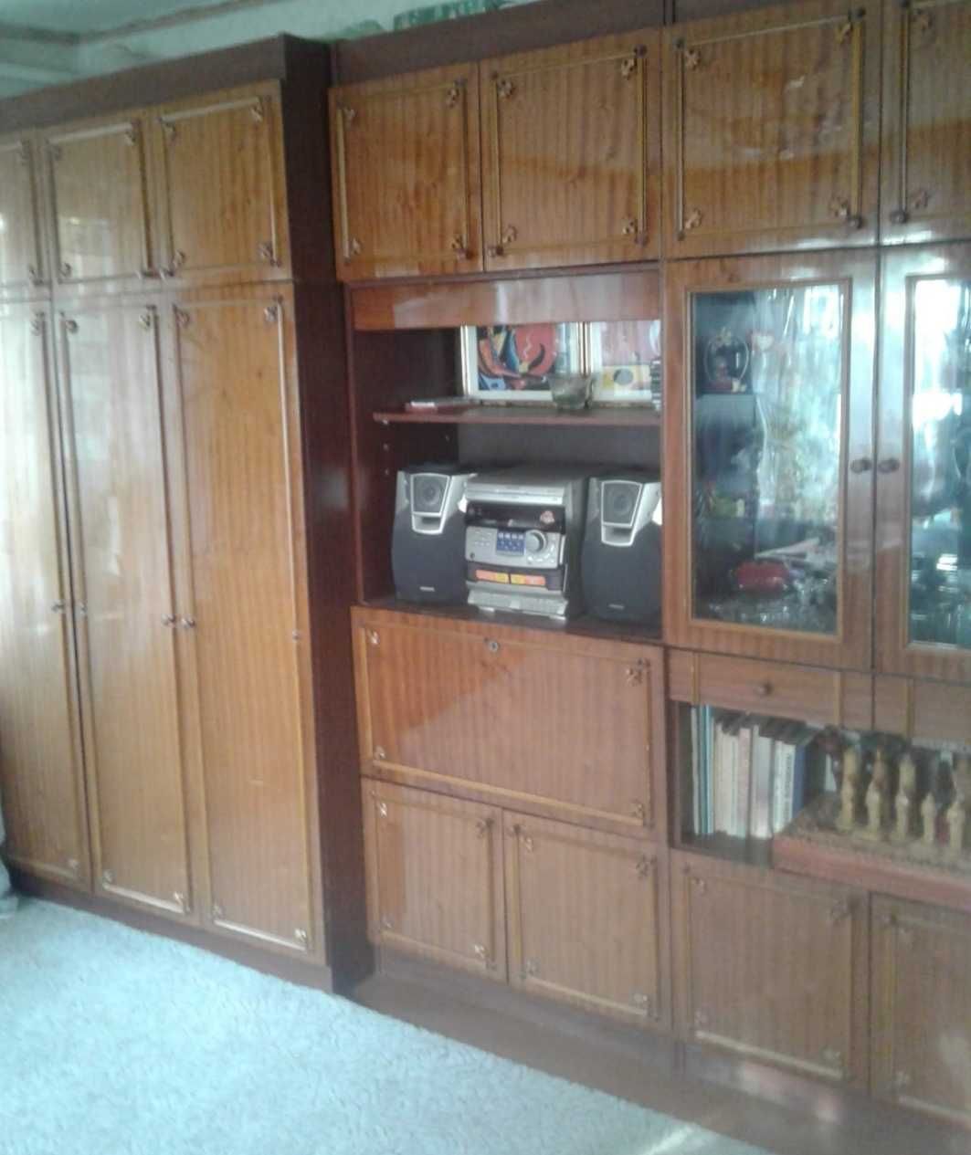 Продам комплект меблів у вітальню
