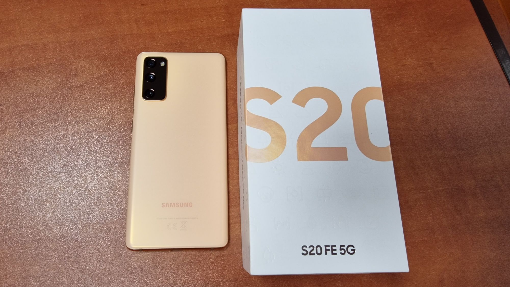 Samsung Galaxy S20 FE 5G Duos 128GB/6GB RAM pomarańczowy, stan bdb