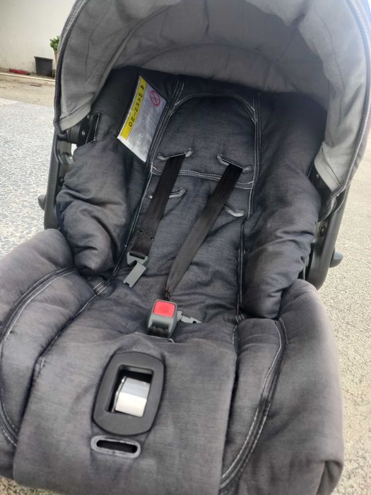 Cadeira de bebe com chapeu