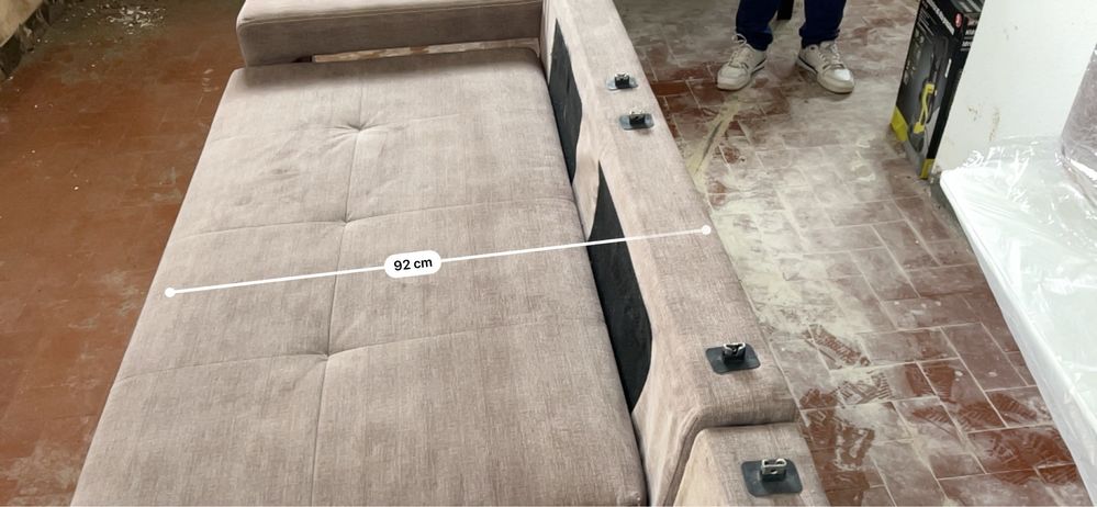 Sofa cama com chaise longue e arrumação
