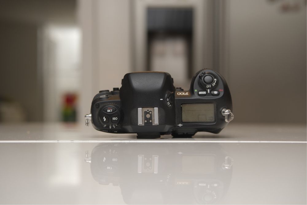 Analogowy Nikon F100 + grip MB-15 w świetnym stanie!