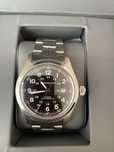 Hamilton Khaki Field w wersji 42 mm