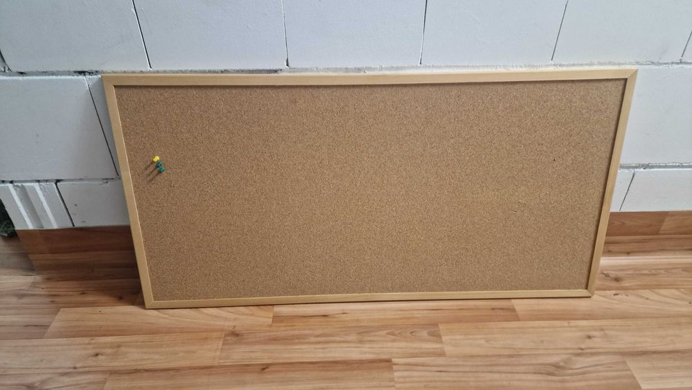 Tablica korkowa 50x100 drewno - stan idealny