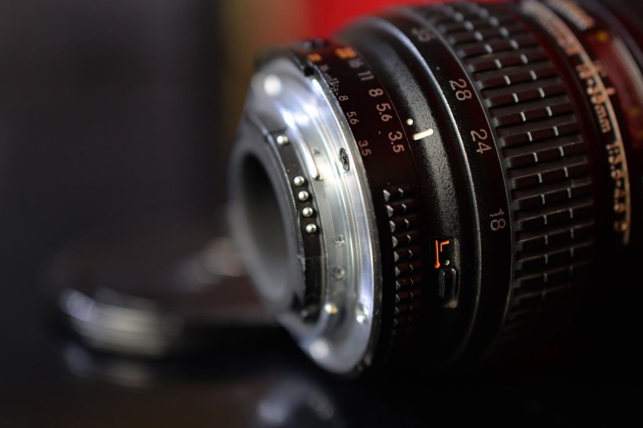 Nikon 18-35mm f/3.5-4.5D IF-ED AF Zoom-Nikkor:
