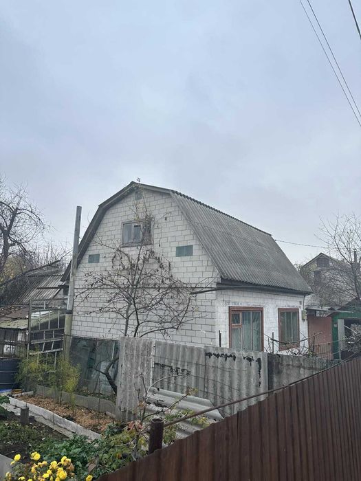 Продається будинок, складається з двох кімнат і кухні.