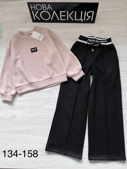 Теплий нарядний костюм дівчатам